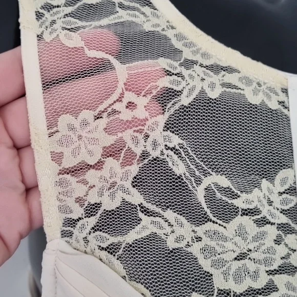 Jarlo, cream long formal dress, lace details, lined, sheer overlay, size 6 - Picture 4 of 12